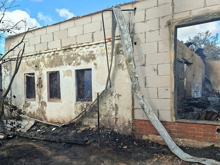 Под Рязанью спасавшаяся из горящего дома женщина упала и повредила ключицу