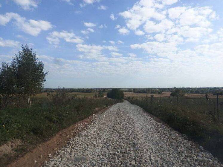 К совхозу в Дзержинском районе обновили дорогу