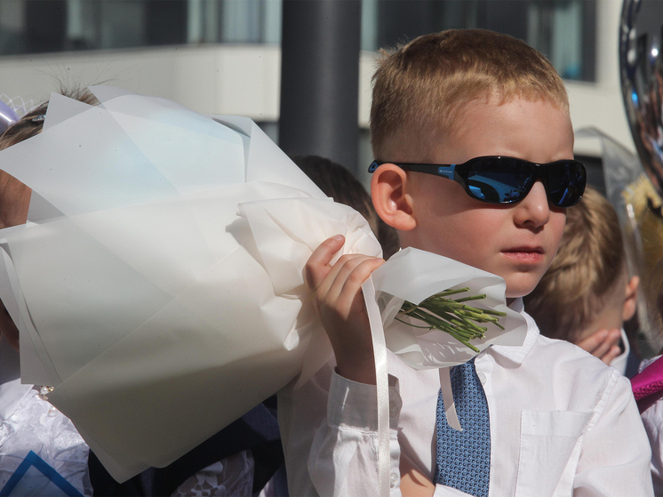 Стало известно, какие презенты  ждут педагогов на День учителя в 2025 году