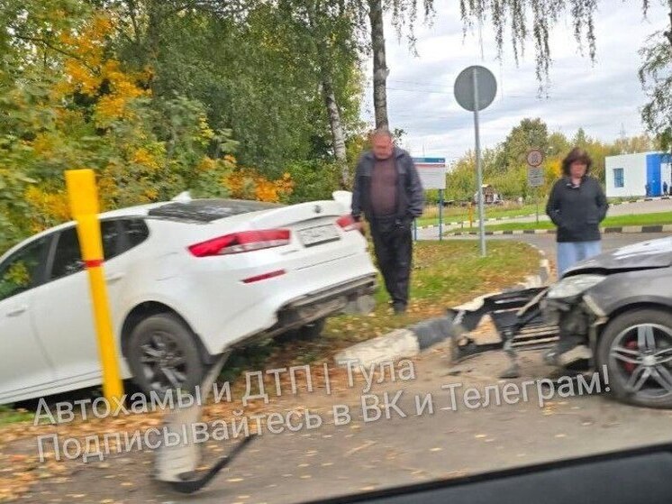 Под Тулой иномарку выбросило в кювет после ДТП