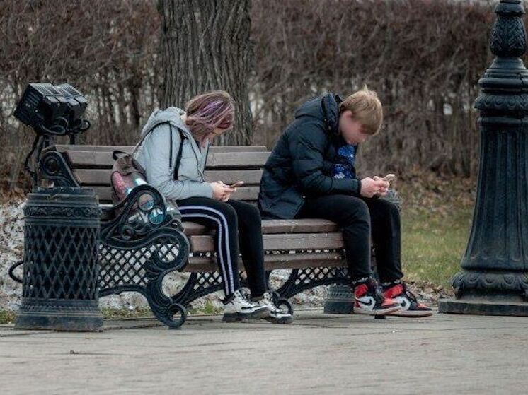 Челябинские ученые выяснили, что соцсети не заменяют живое общение