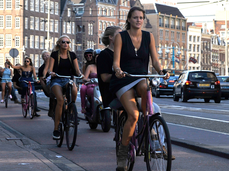 The Guardian: молодые британцы не могут арендовать жилье и все чаще остаются жить с родителями