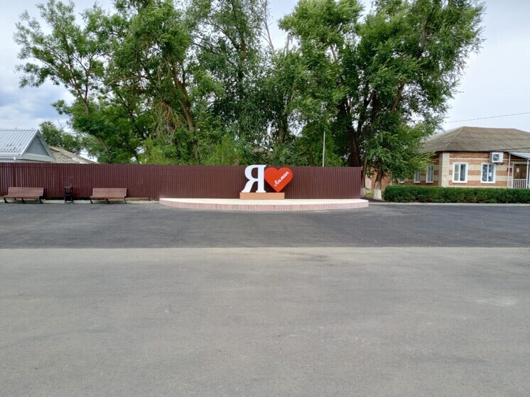 В селе Лиман Ипатовского округа Ставрополья благоустроили центральную площадь