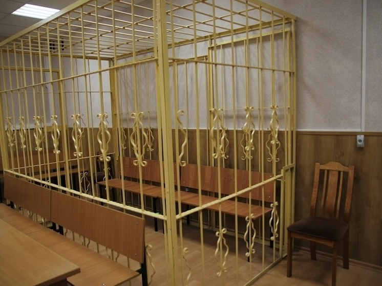 В Коноше подросток украл деньги из комнаты общежития