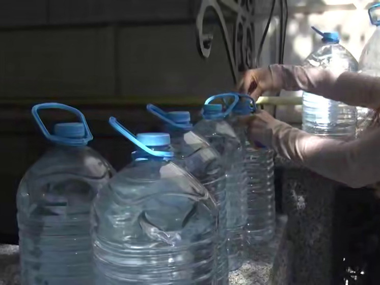 Волонтёры продолжают адресную доставку воды жителям Горловки