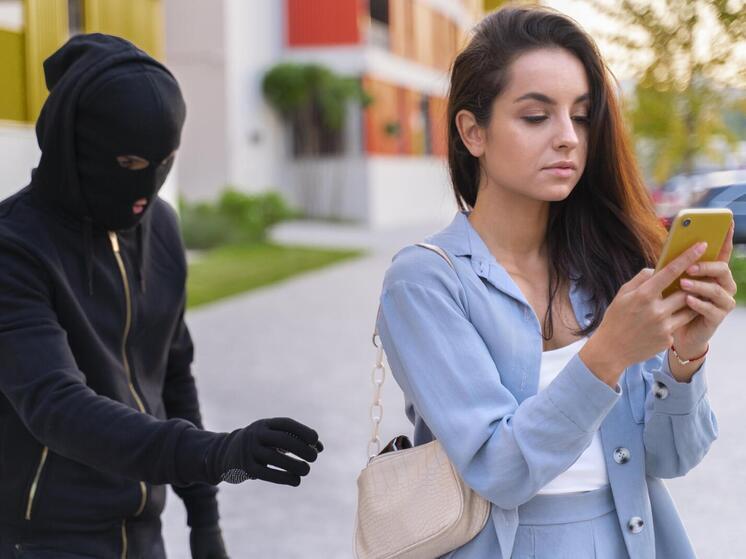 Смоленская студентка перевела на «безопасный счёт» более 70 тысяч рублей