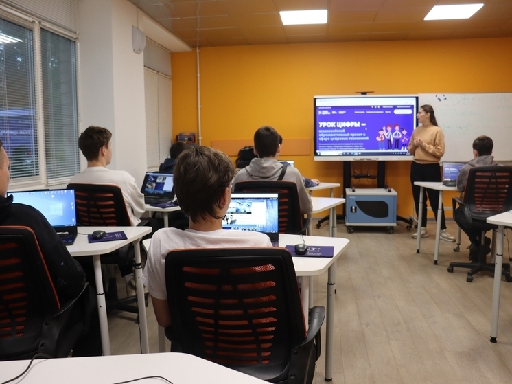 Смоленские школьники стали активными участниками проекта «Урок цифры»