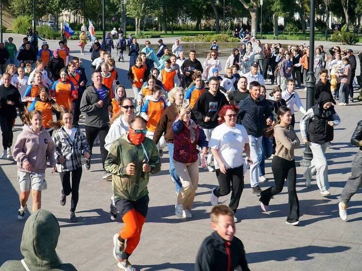 В Евпатории прошел благотворительный забег «Мы за бег»