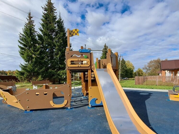 Новая детская площадка в Тарусе уже радует детей и родителей