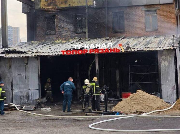 Крупный пожар произошёл на Московском шоссе в Рязани