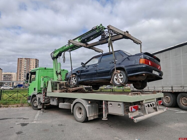 В Пскове судебные приставы арестовали автомобиль должницы на сумму свыше полутора миллионов рублей
