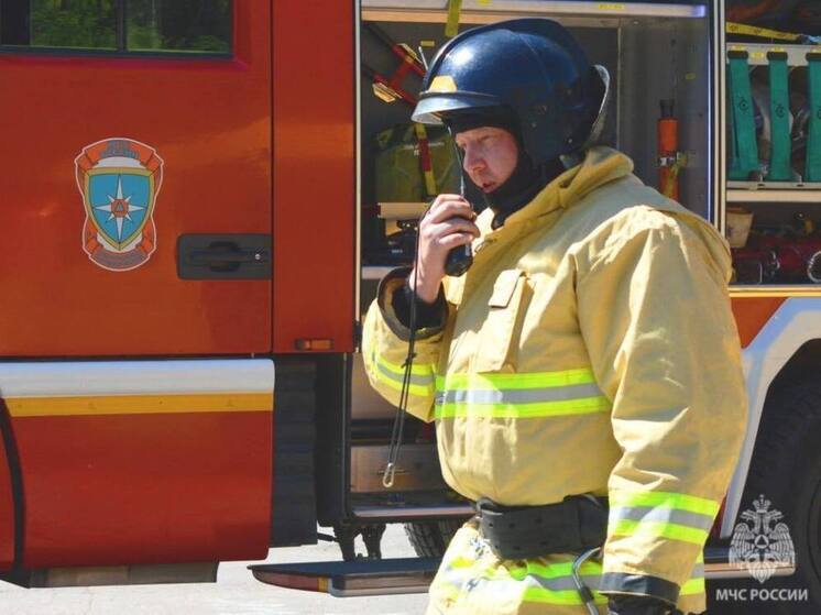 Частный дом горел в Железнодорожном районе Самары вечером 27 сентября