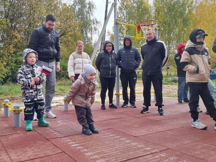 Жители деревни Шутовщина получили современную площадку ГТО