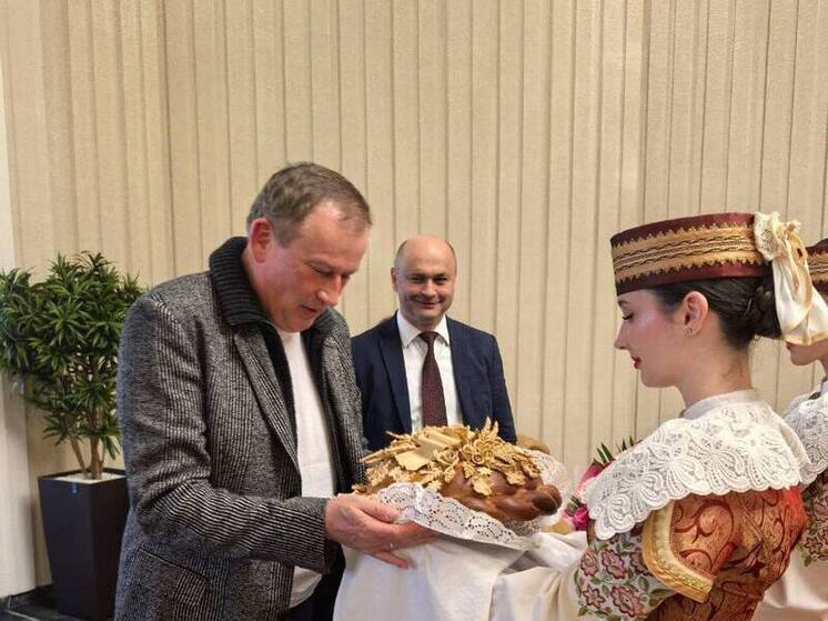 Александр Дрозденко прибыл в Минск на выставку «Иннопром»