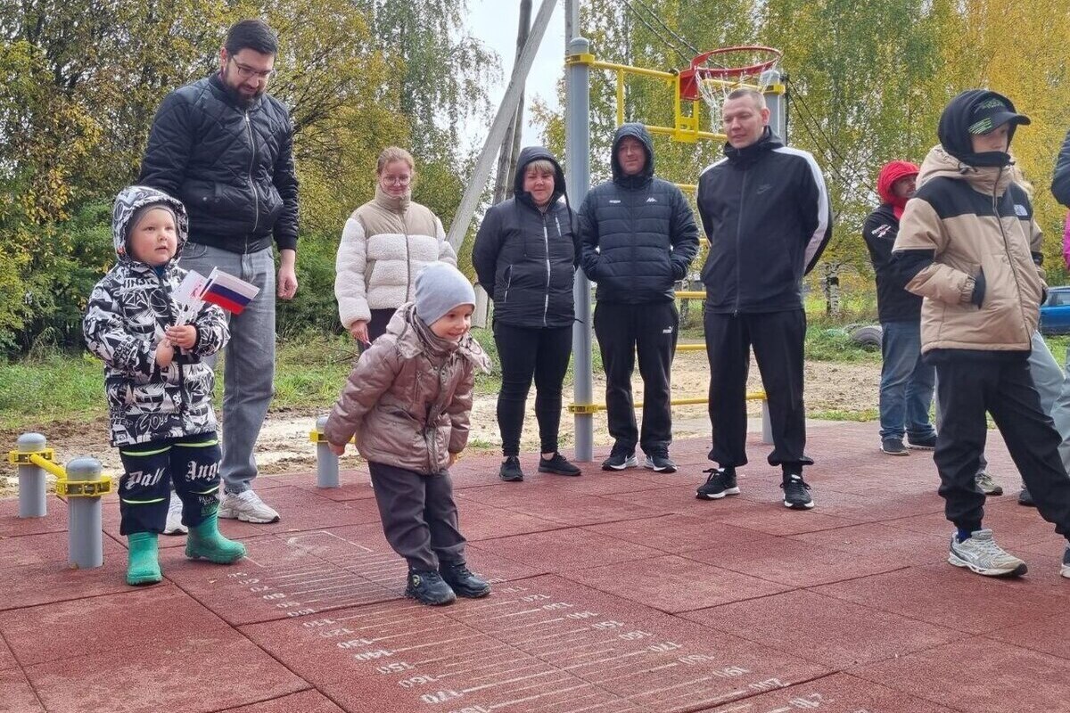 Жители деревни Шутовщина получили современную площадку ГТО