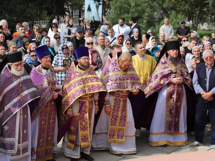 В Кизляре в Крестном ходе приняло участие более 1200 человек