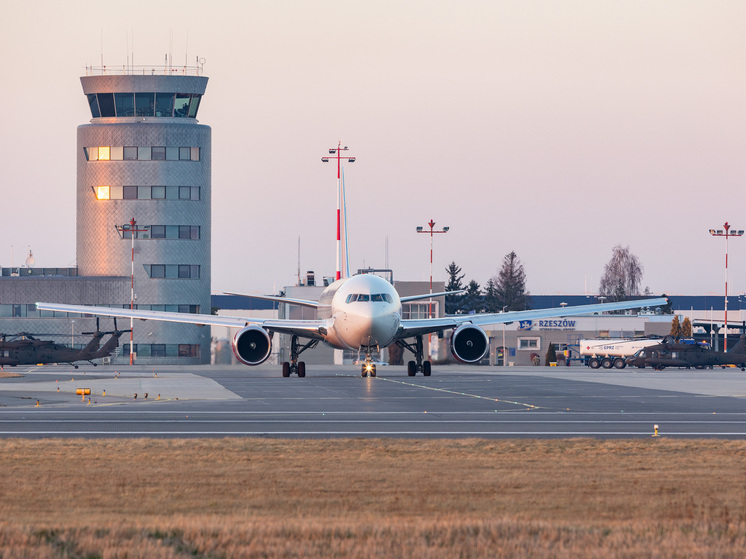 Аэропорт Варшавы полностью закрыли на прием и выпуск рейсов до утра воскресенья