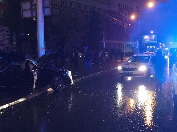 Водитель Mercedes погиб в ДТП на улице Ленина в Новосибирске