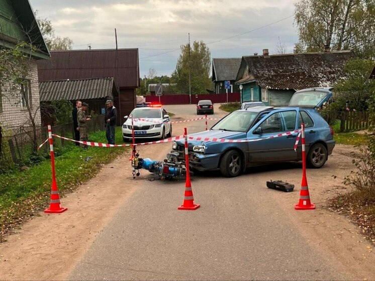 В Демянске после столкновения с иномаркой попал в больницу 14-летний мотоциклист
