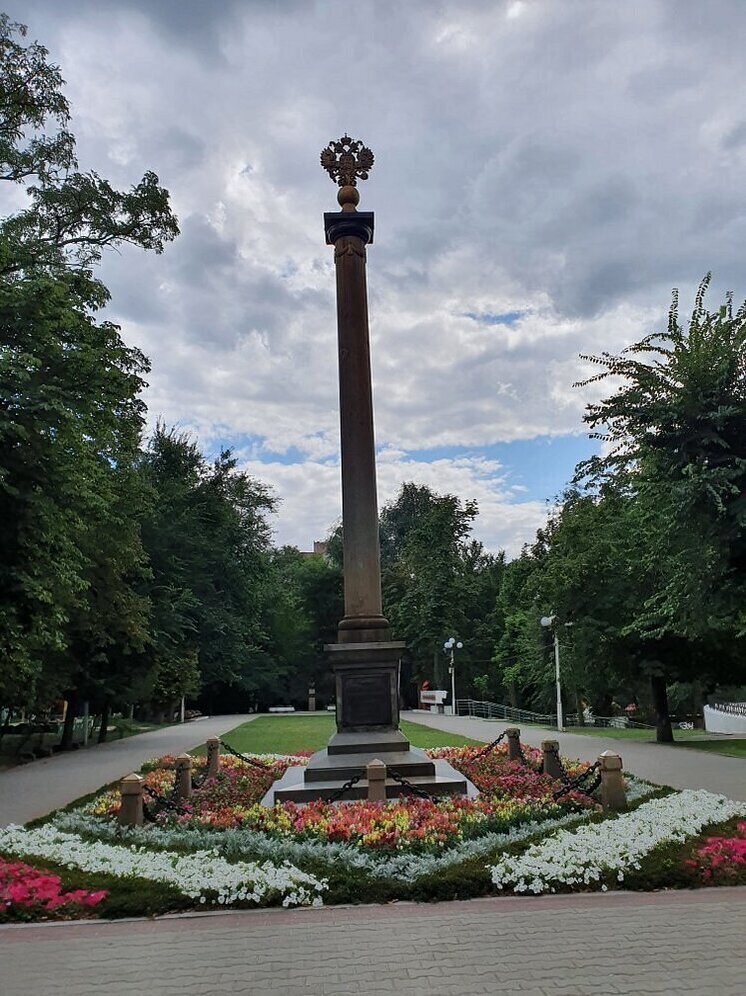 Обрушение старейшему ростовскому памятнику в парке Вити Черевичкина не угрожает