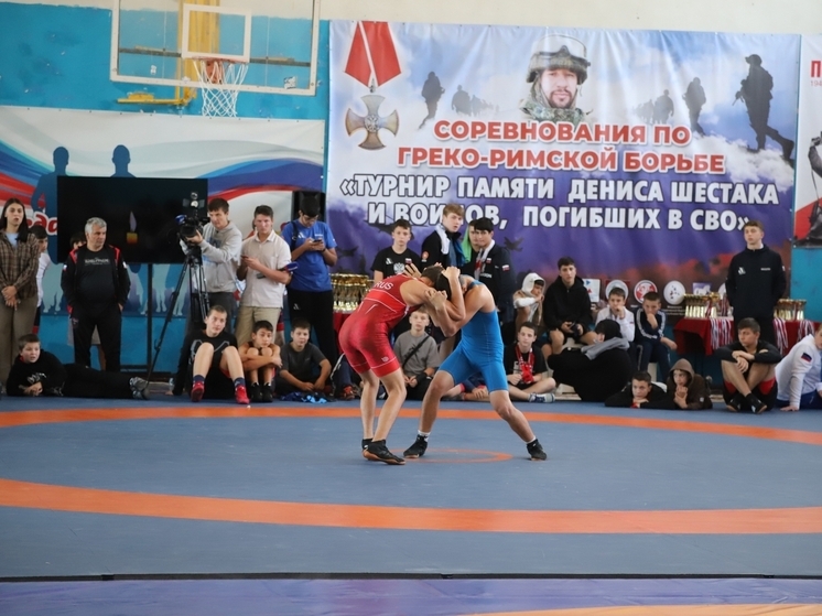 Юные спортсмены приняли участие в турнире по греко-римской борьбе в Бахчисарае