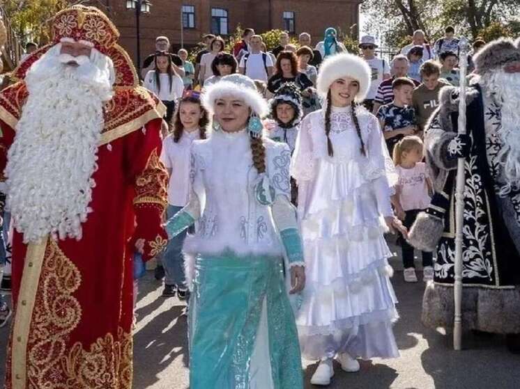 Под Воронежем прошел парад Дедов Морозов со всей страны