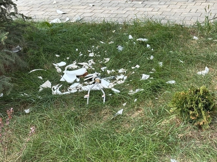 В Европейском микрорайоне раковина едва не убила прохожего