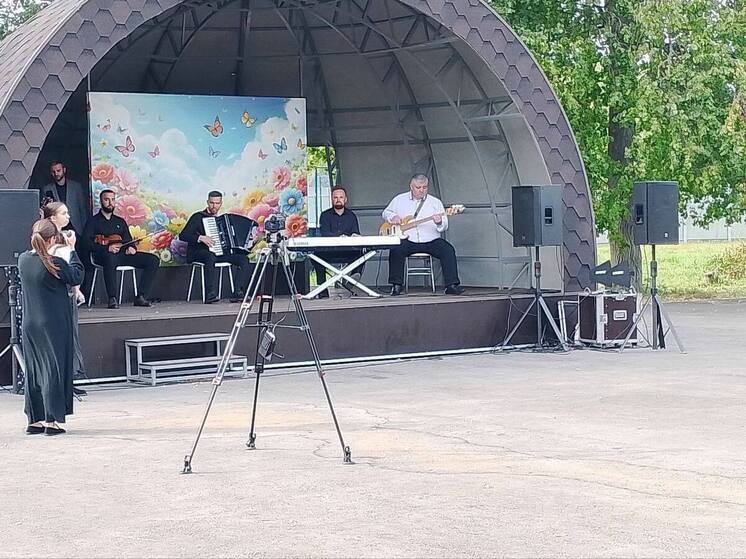В Кимовском психинтернате установили новую сцену и лавочки