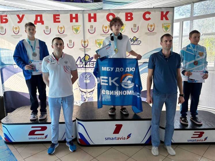 Пловцы Невинномысска завоевали 12 медалей на краевых соревнованиях по плаванию