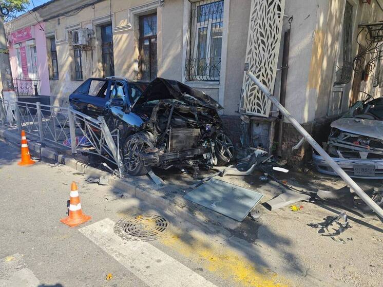 Два человека пострадали в страшном ДТП в центре Симферополя