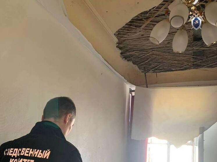 В Петербурге на Гатчинской потолок решил сбросить лишний вес