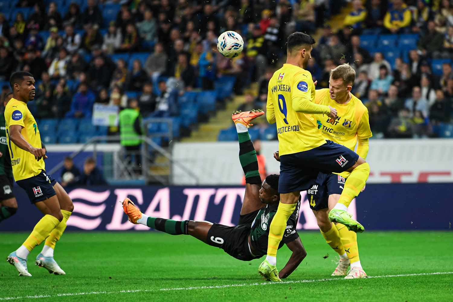 Игроки ФК Краснодар на тренировке