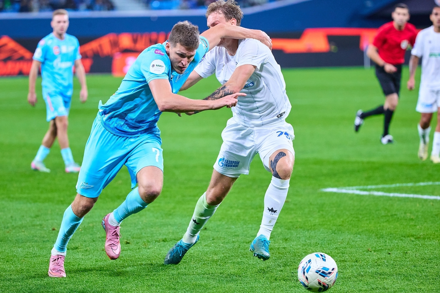 Футболисты ФК Зенит празднуют