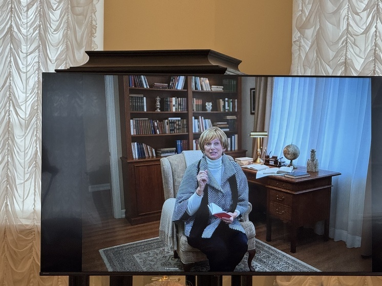 Maria Kopyeva presenting her book on Saratov