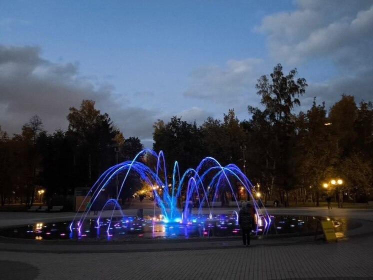 Музыкальный фонтан в Центральном парке Новосибирска завершает работу