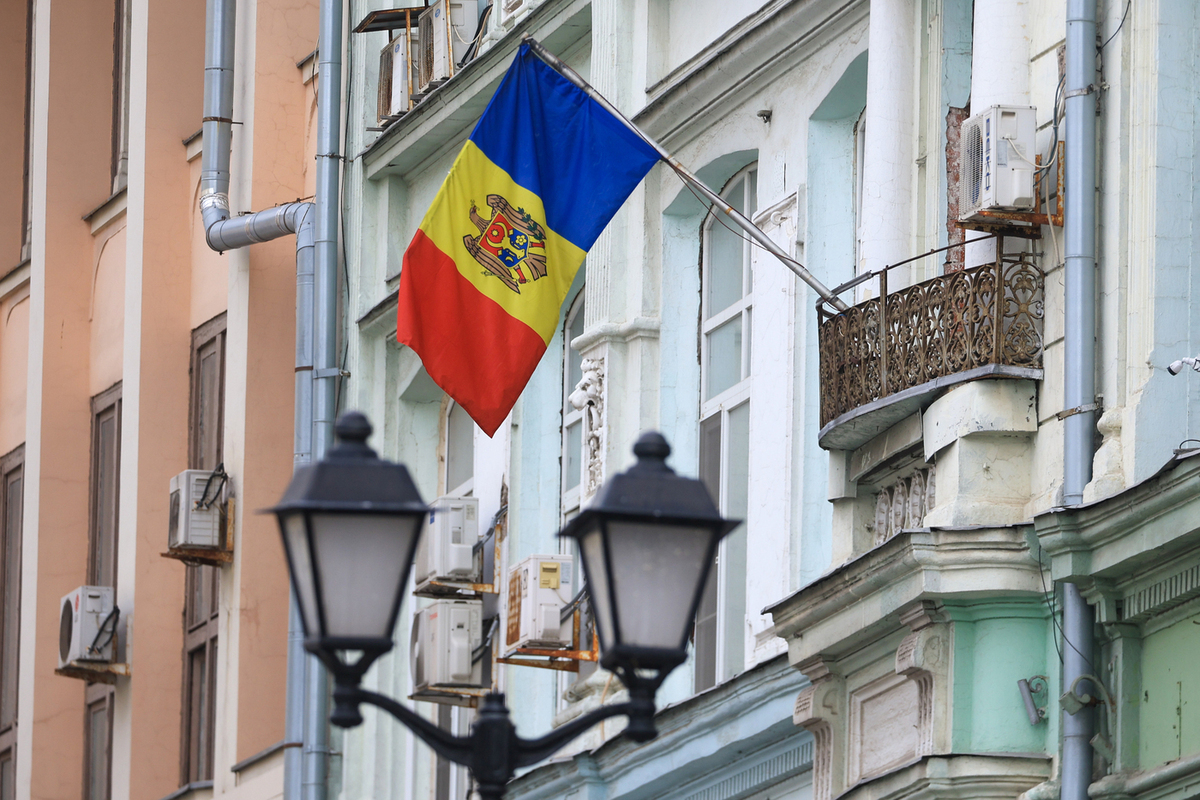 Голосующие в России молдаване резко высказались об организации выборов Кишинёвом