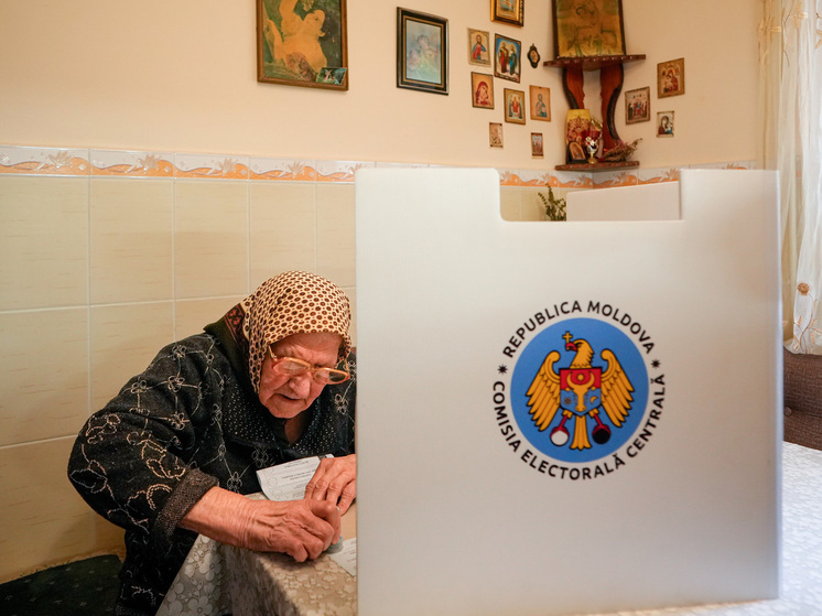 В Молдавии началось голосование на парламентских выборах, итоги которого определят вектор развития страны на ближайшие четыре года