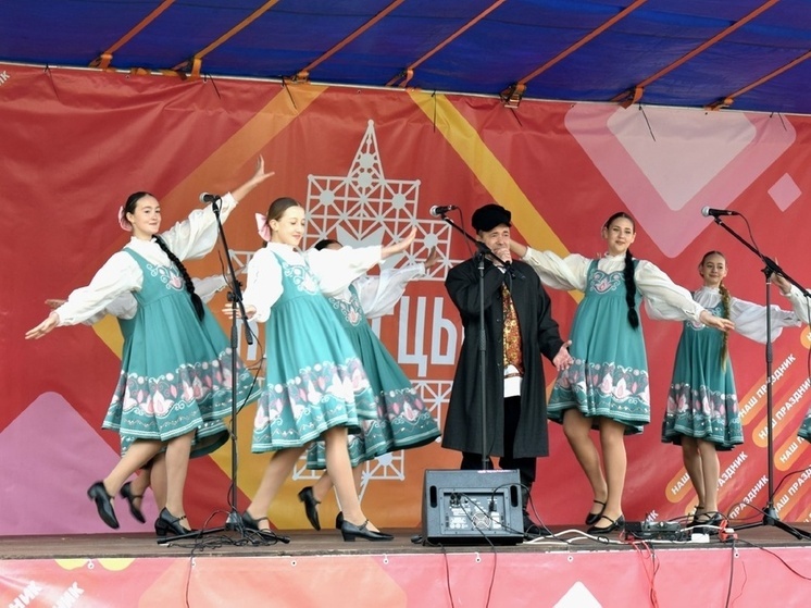 В Крестцах отметили День поселка