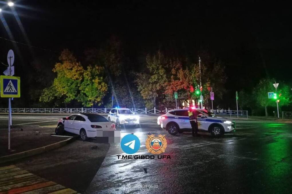 В Уфе иномарка врезалась в стоявший после ДТП «Мерседес», есть пострадавшие