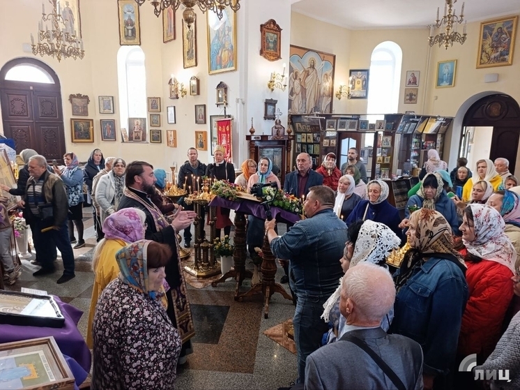 Первую партию икон, написанных участниками творческого проекта, освятили в Луганске