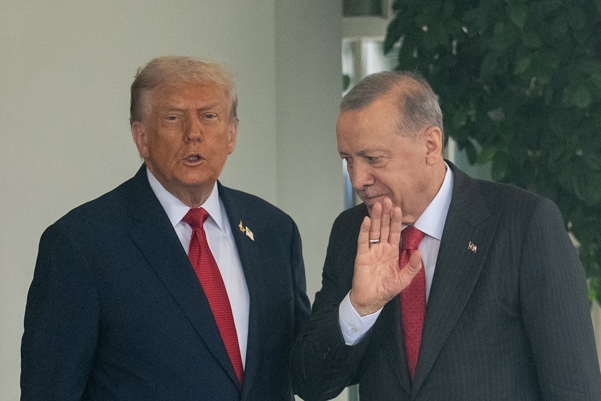 Востоковед Мавашев: Трамп своими требованиями хоронит отношения США и Турции