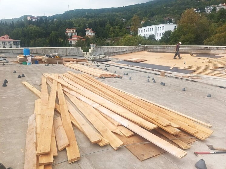 Поврежденную после бури крышу Дома культуры в Алупке отремонтируют за три недели