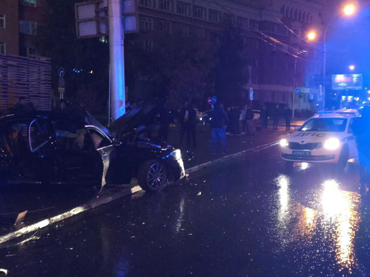 Трое пострадавших в ДТП с Mercedes в Новосибирске остаются в реанимации