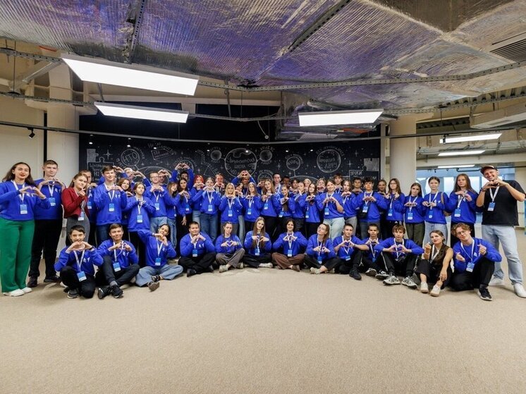 Талантливые школьники из ДНР встретились с замглавы Минобрнауки России и ректором ДВФУ