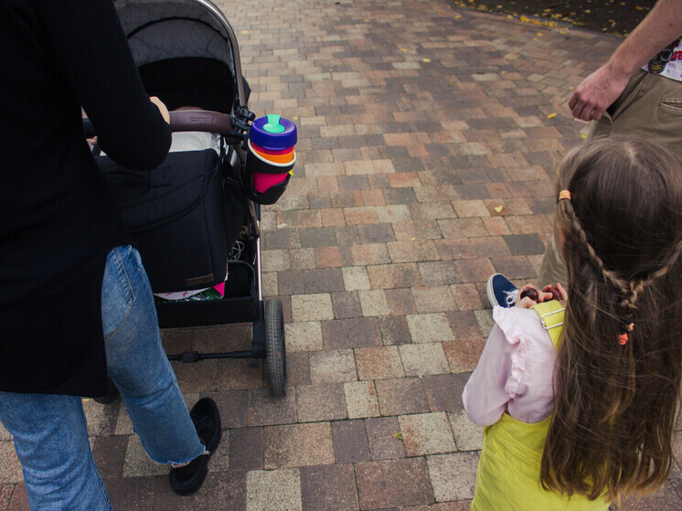 Психолог научила родителей Хакасии поведению во время кризиса трех лет