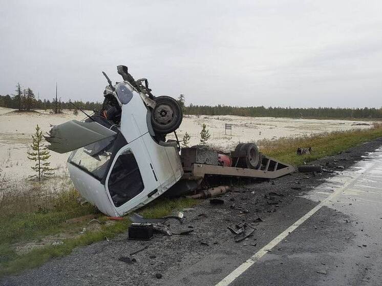 Водитель «Газели» чудом выжил после страшной аварии на трассе Сургут-Салехард