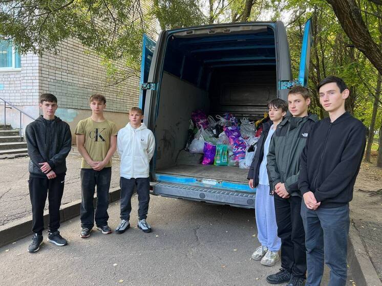 Великолукские школьники присоединились к акции по сбору помощи для приютов бездомных животных