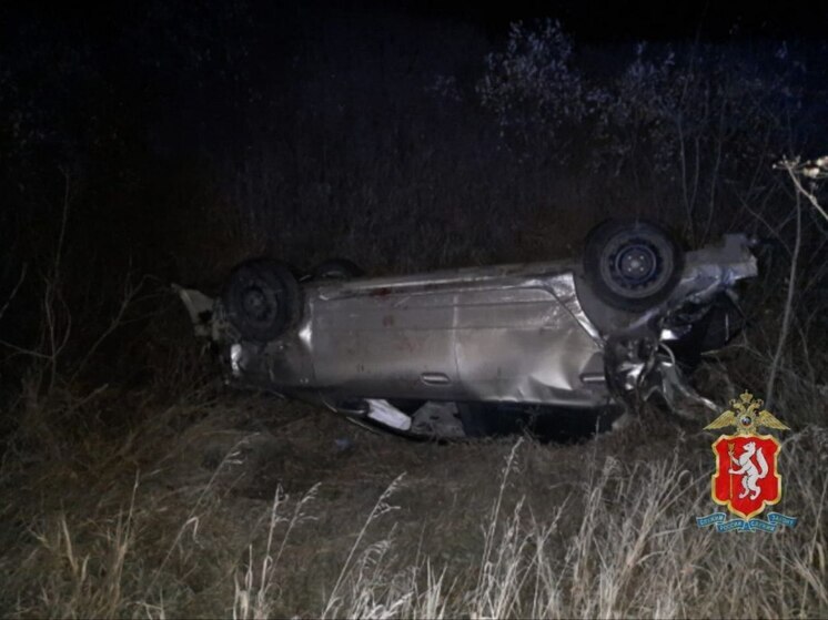 Свердловчанин без прав перевернул автомобиль: пострадали два человека