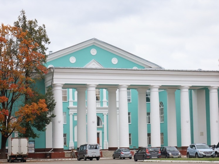 В Сафонове завершился ремонт фасада Центрального Дворца культуры