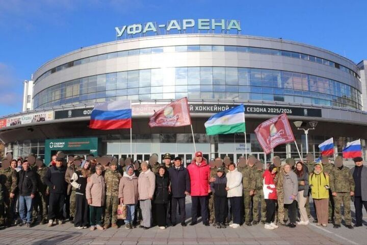Из Уфы в зону СВО после отпуска проводили группу военнослужащих